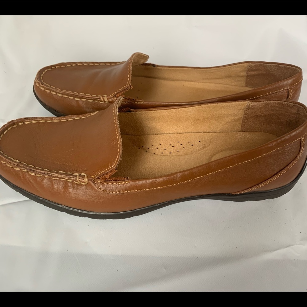 Like New Naturalizer Classic Leather Loafers